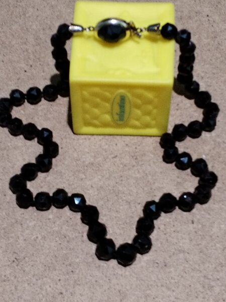 Colier vintage francez cu granate si incuietoare din argint aurit, marcate.