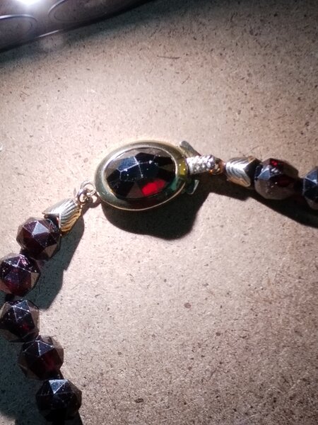 Colier vintage francez cu granate si incuietoare din argint aurit, marcate.