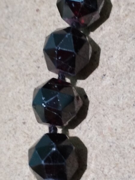 Colier vintage francez cu granate si incuietoare din argint aurit, marcate.