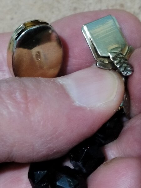 Colier vintage francez cu granate si incuietoare din argint aurit, marcate.