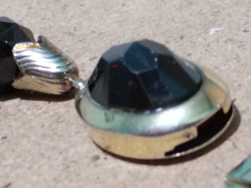 Colier vintage francez cu granate si incuietoare din argint aurit, marcate.