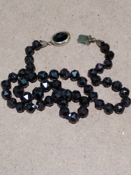 Colier vintage francez cu granate si incuietoare din argint aurit, marcate.