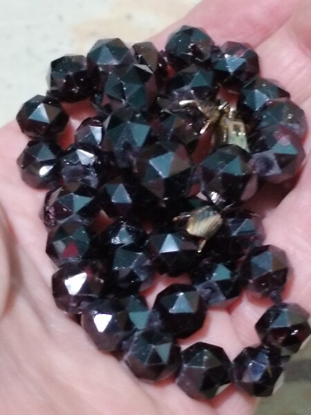 Colier vintage francez cu granate si incuietoare din argint aurit, marcate.