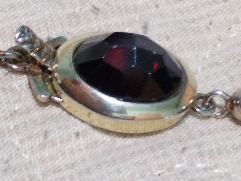 Colier vintage francez cu granate si incuietoare din argint aurit, marcate.