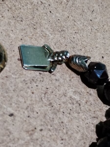 Colier vintage francez cu granate si incuietoare din argint aurit, marcate.